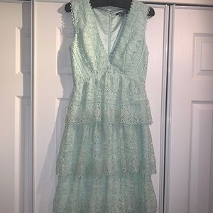 Gianni Bini mint green lace tiered dress
